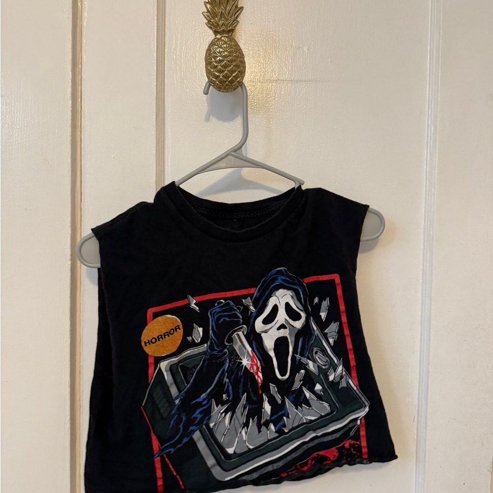 Adult Ghostface Black Graphic Tee with Horror Design size small